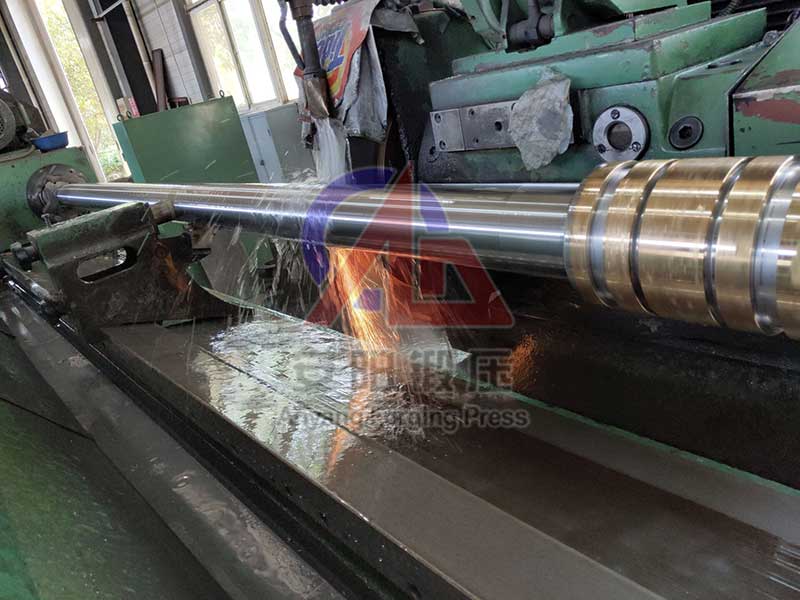 piston rod manufacture of hydraulic forging hammer